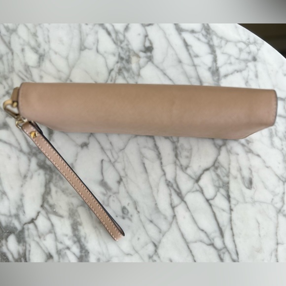 MICHAEL MICHAEL KORS
Leather Continental Wristlet - Picture 6 of 10